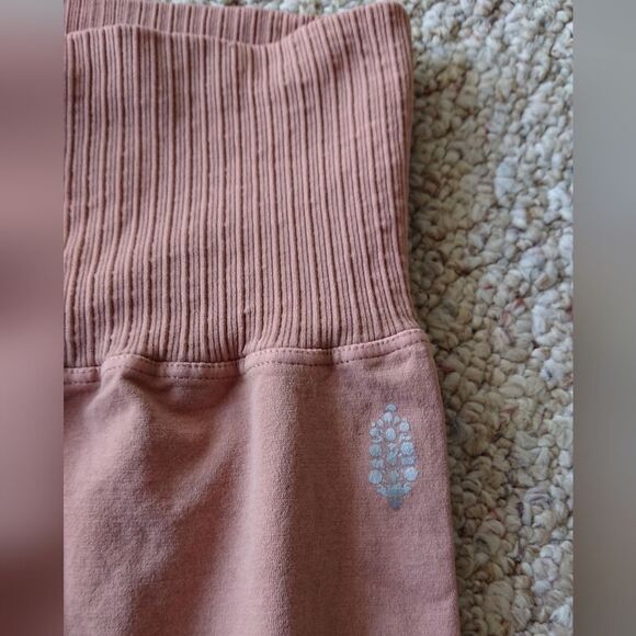 Free People Movement Good Karma High Rise Leggings in Desert Dune size XS/S - Picture 9 of 12